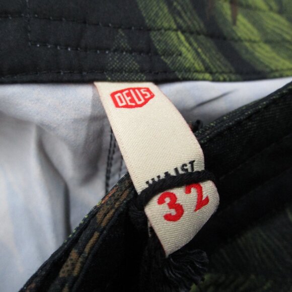 Quiksilver Men's Tropical Black Board Shorts - Picture 2 of 9